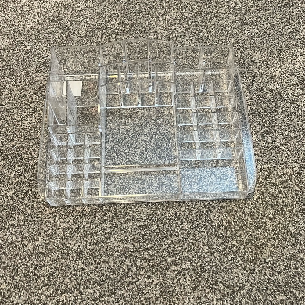 Clear makeup container